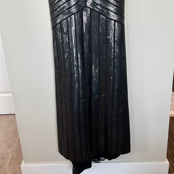 Beautiful BCBG Evening Gown - XS - Picture 4 of 9
